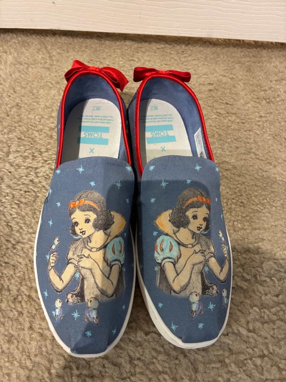 NEW Toms Snow White Slip-On Flats with Red Trim and Bow